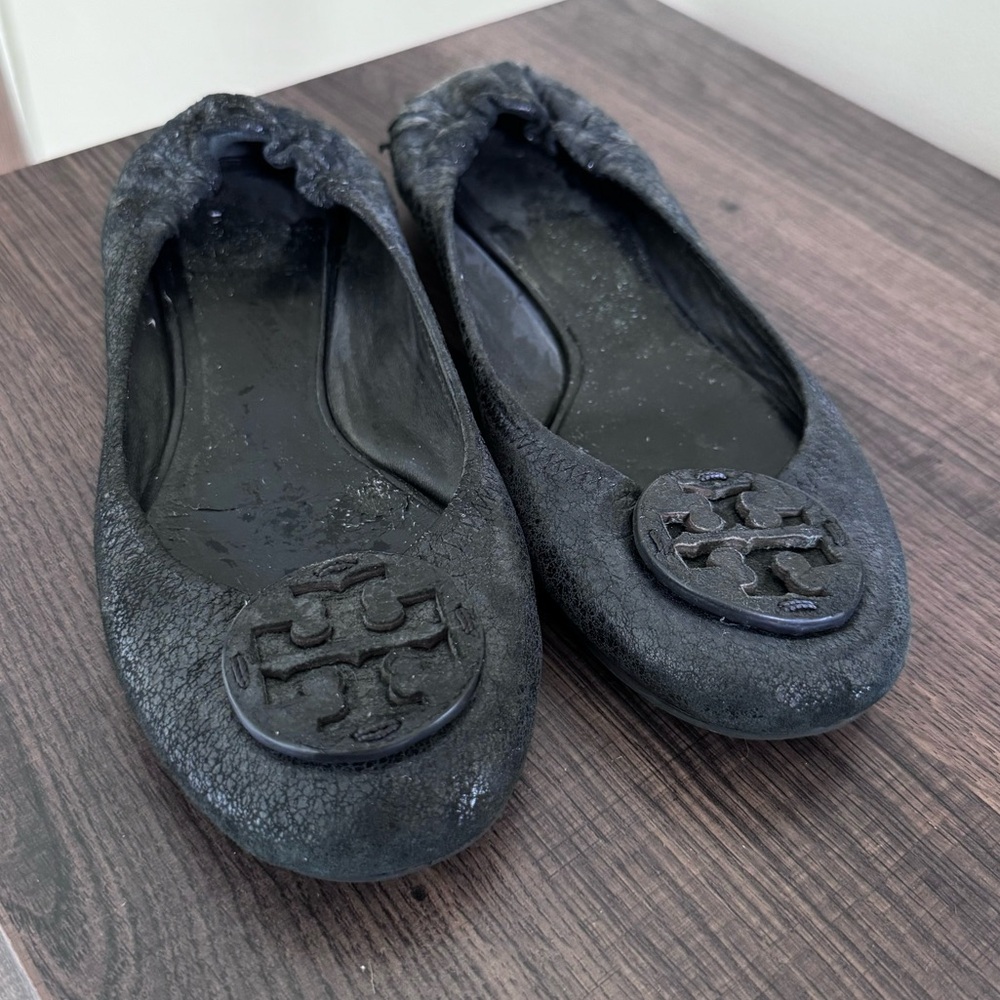 Tory Burch - Reva Black Leather Flat - Picture 2 of 6